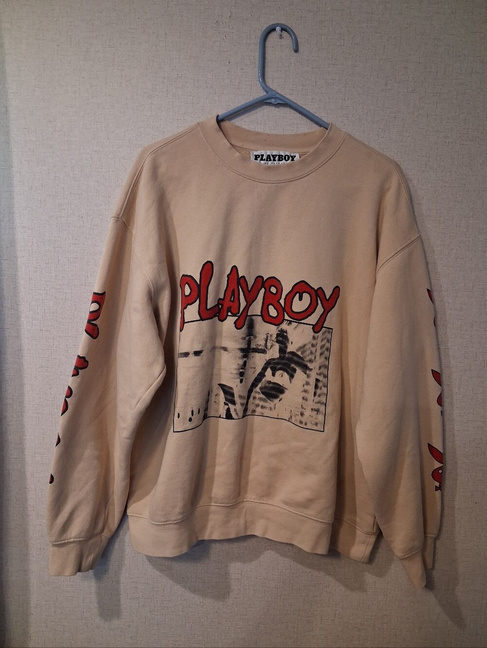 PLAYBOY Beige Crewneck Sweatshirt with Red Graphic Sz L MEN